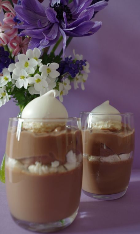 RECIPE MAIN IMAGE Verrines Crème au Chocolat et Meringues